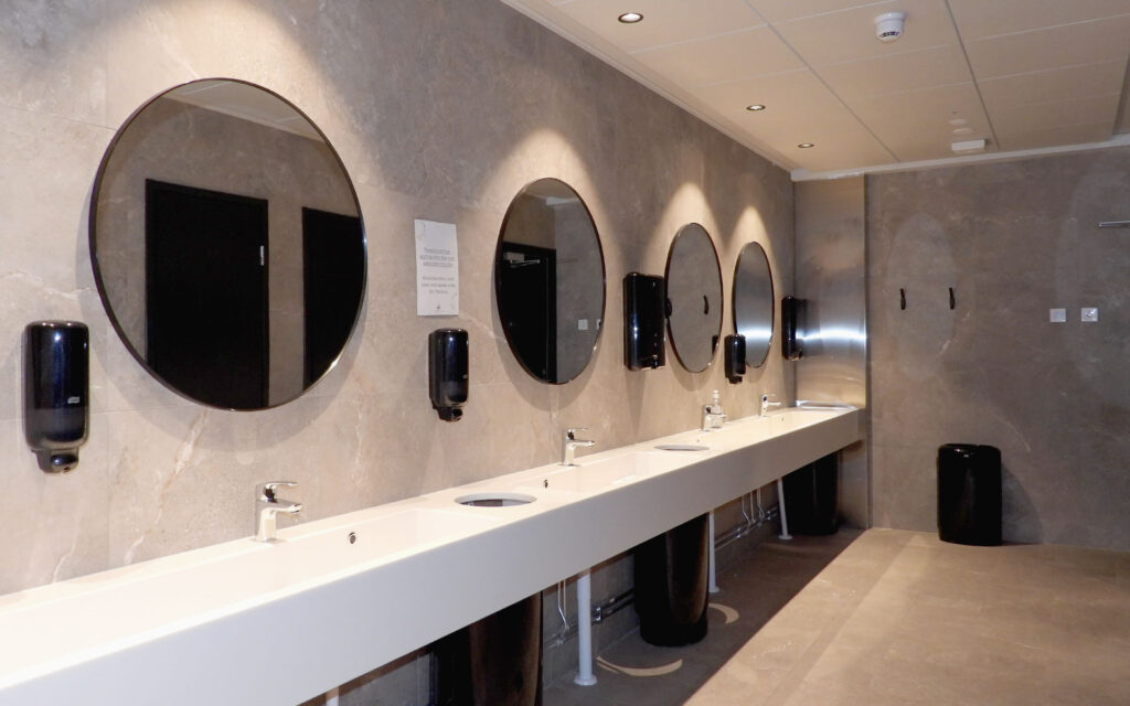 Lapland Hotels SnowVillage, Lainio – pintatyöt ja lattiaratkaisut